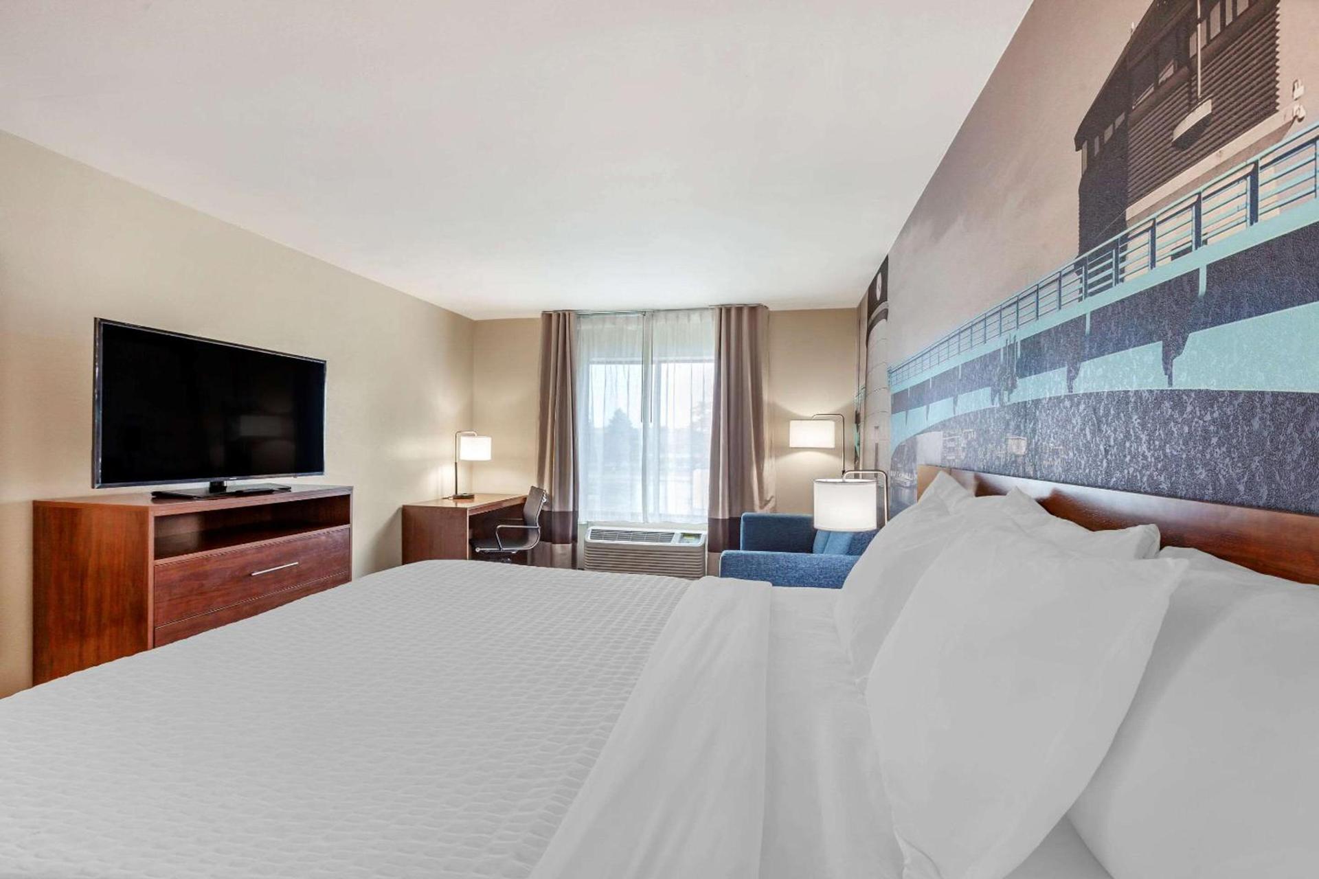 Clarion Pointe Racine - Mount Pleasant photo 16
