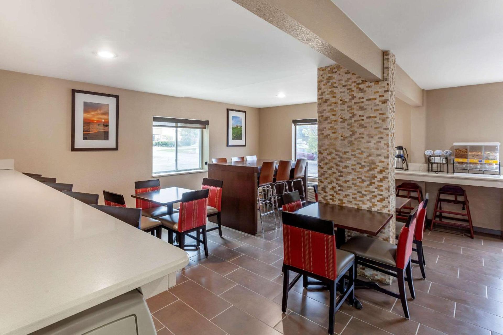 Clarion Pointe Racine - Mount Pleasant photo 29