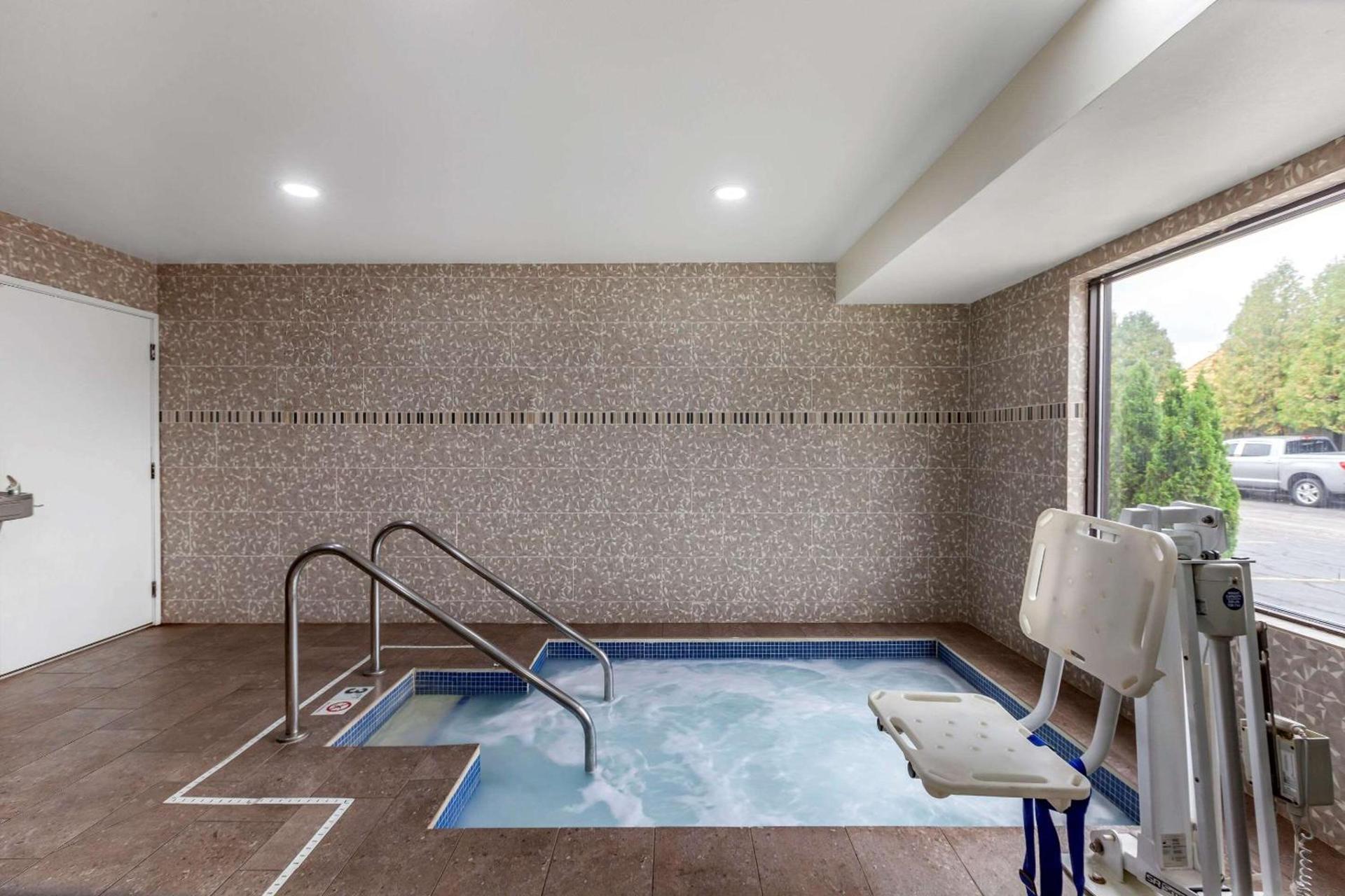 Clarion Pointe Racine - Mount Pleasant photo 25