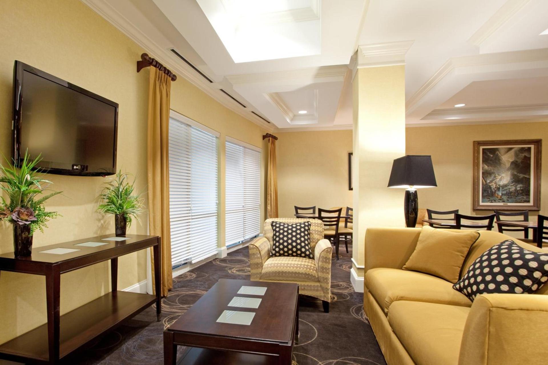 Holiday Inn Express Pembroke by IHG photo 10