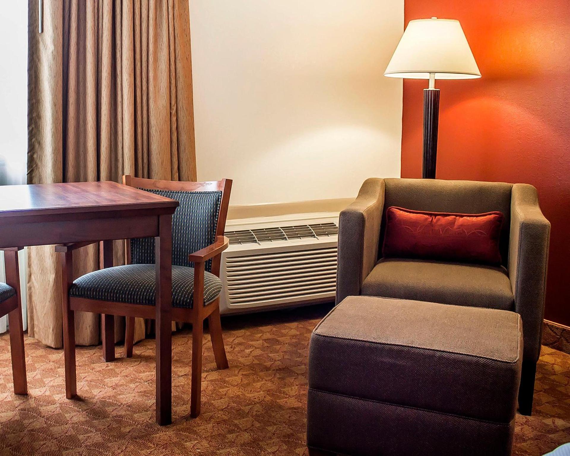 Quality Inn Lima Northeast photo 12
