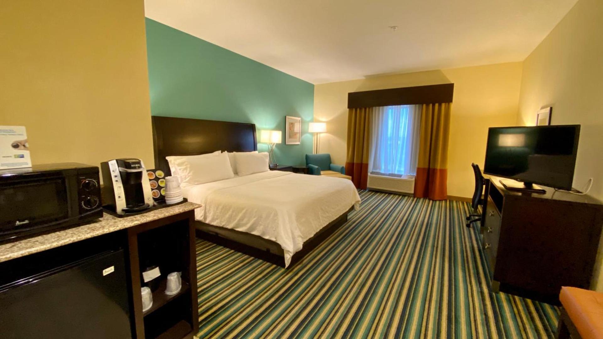 Holiday Inn Express Hotel & Suites Orlando East-UCF Area by IHG photo 2