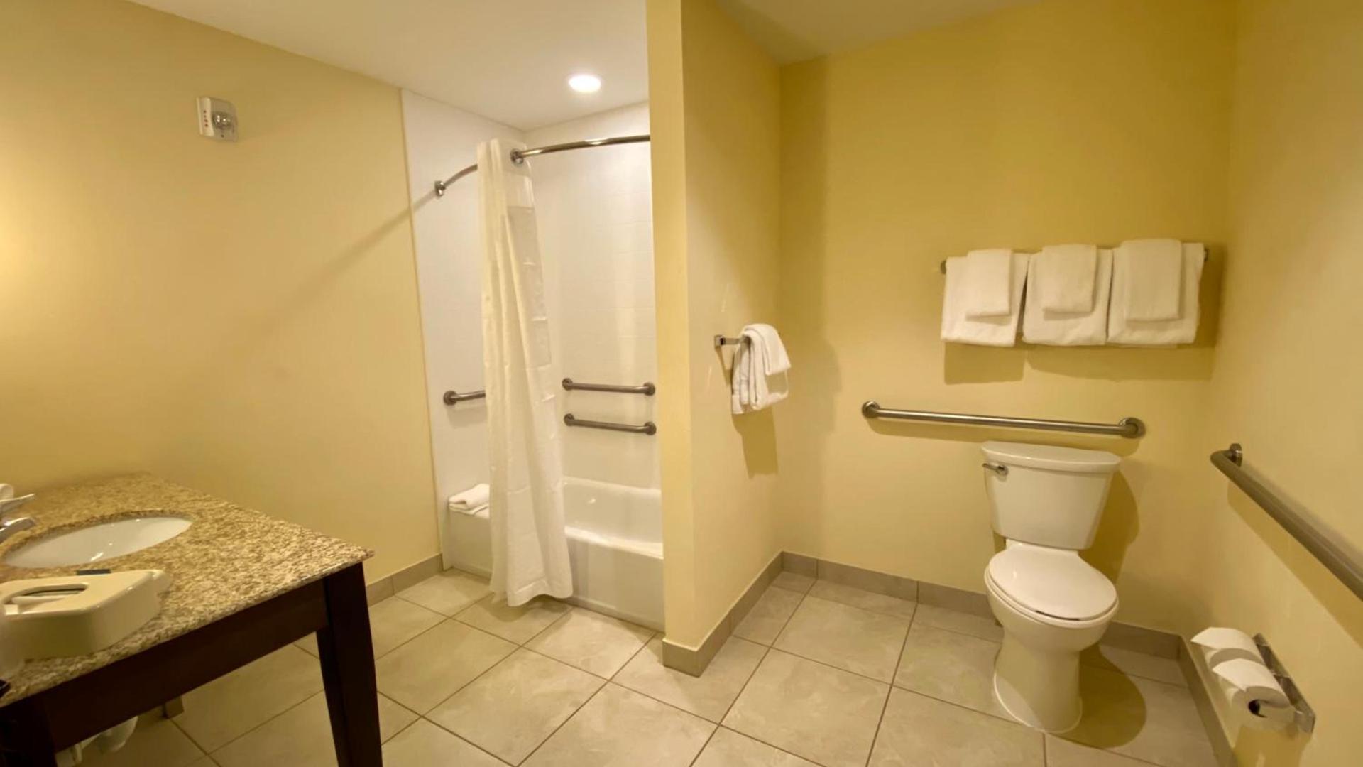 Holiday Inn Express Hotel & Suites Orlando East-UCF Area by IHG photo 11
