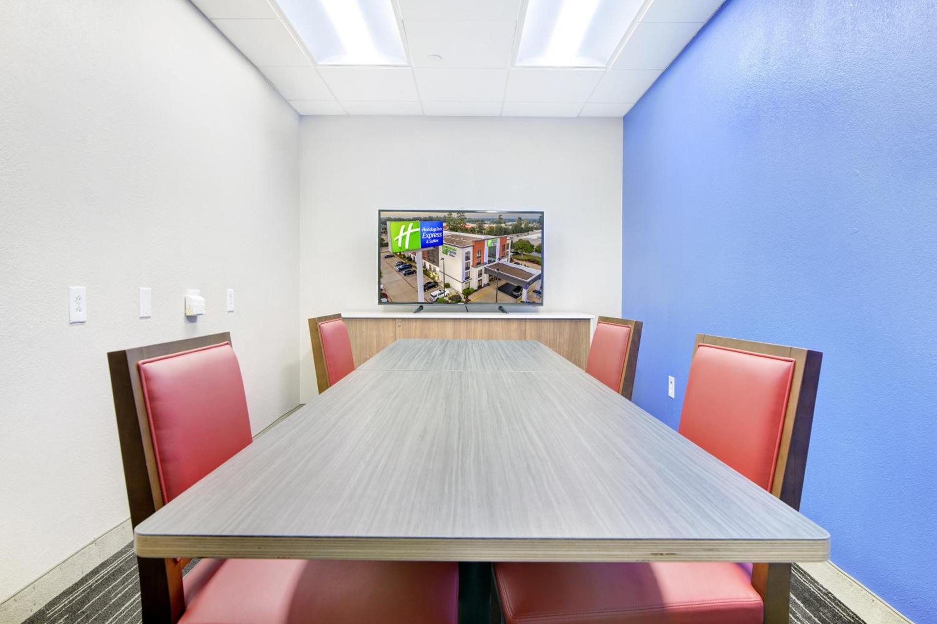 Holiday Inn Express & Suites Longview North by IHG photo 17