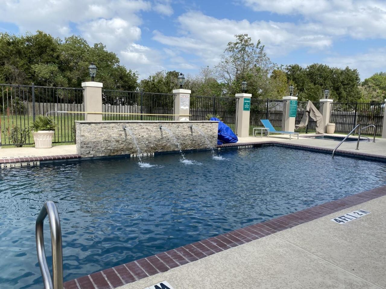 Quality Inn and Suites photo 2