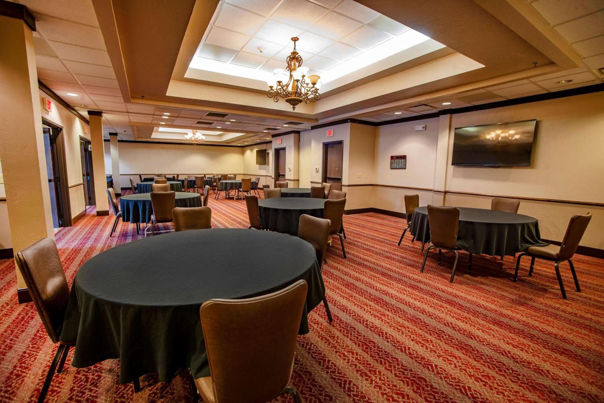 Best Western PLUS Cimarron Hotel & Suites photo 31