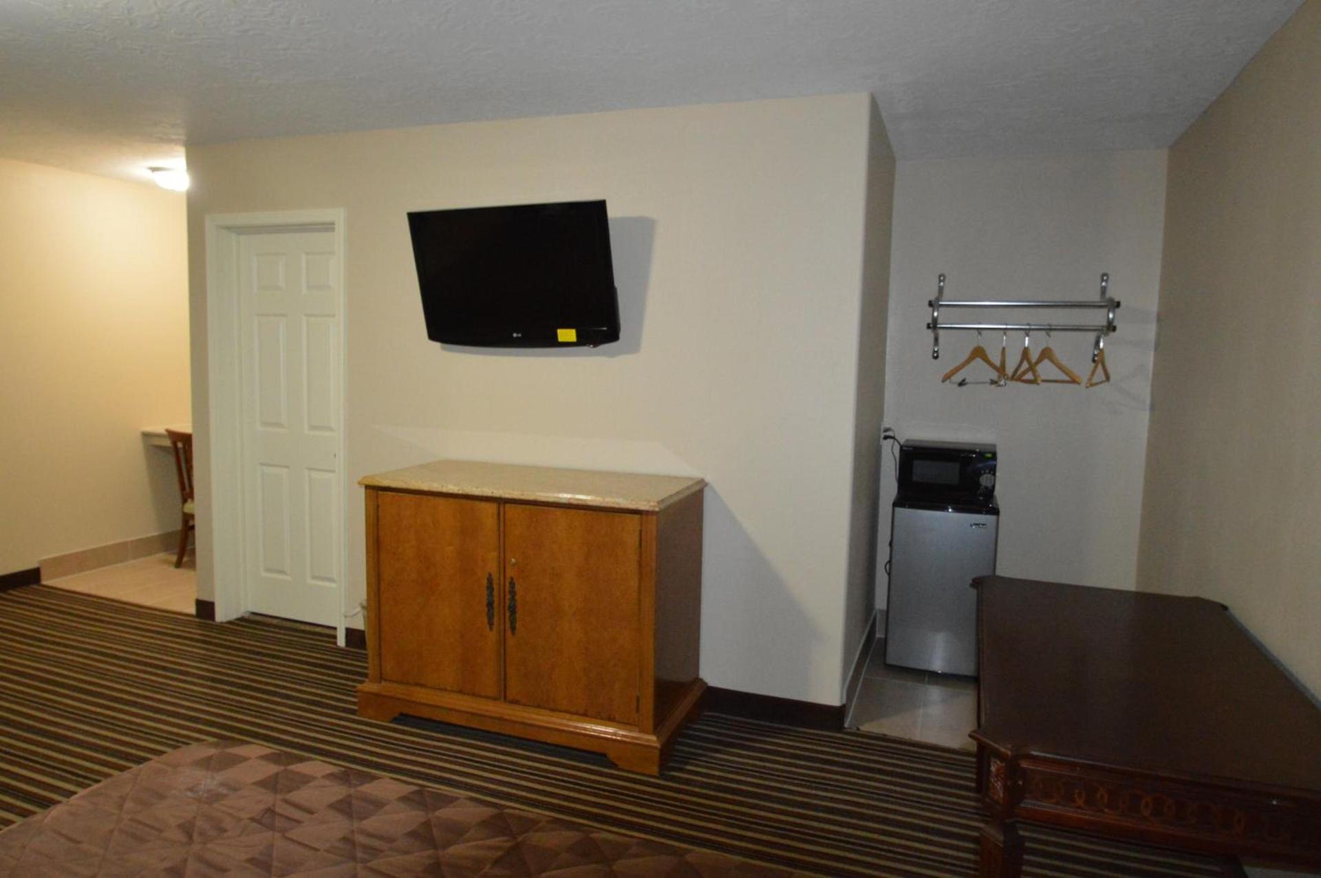 Executive Inn Snyder photo 24