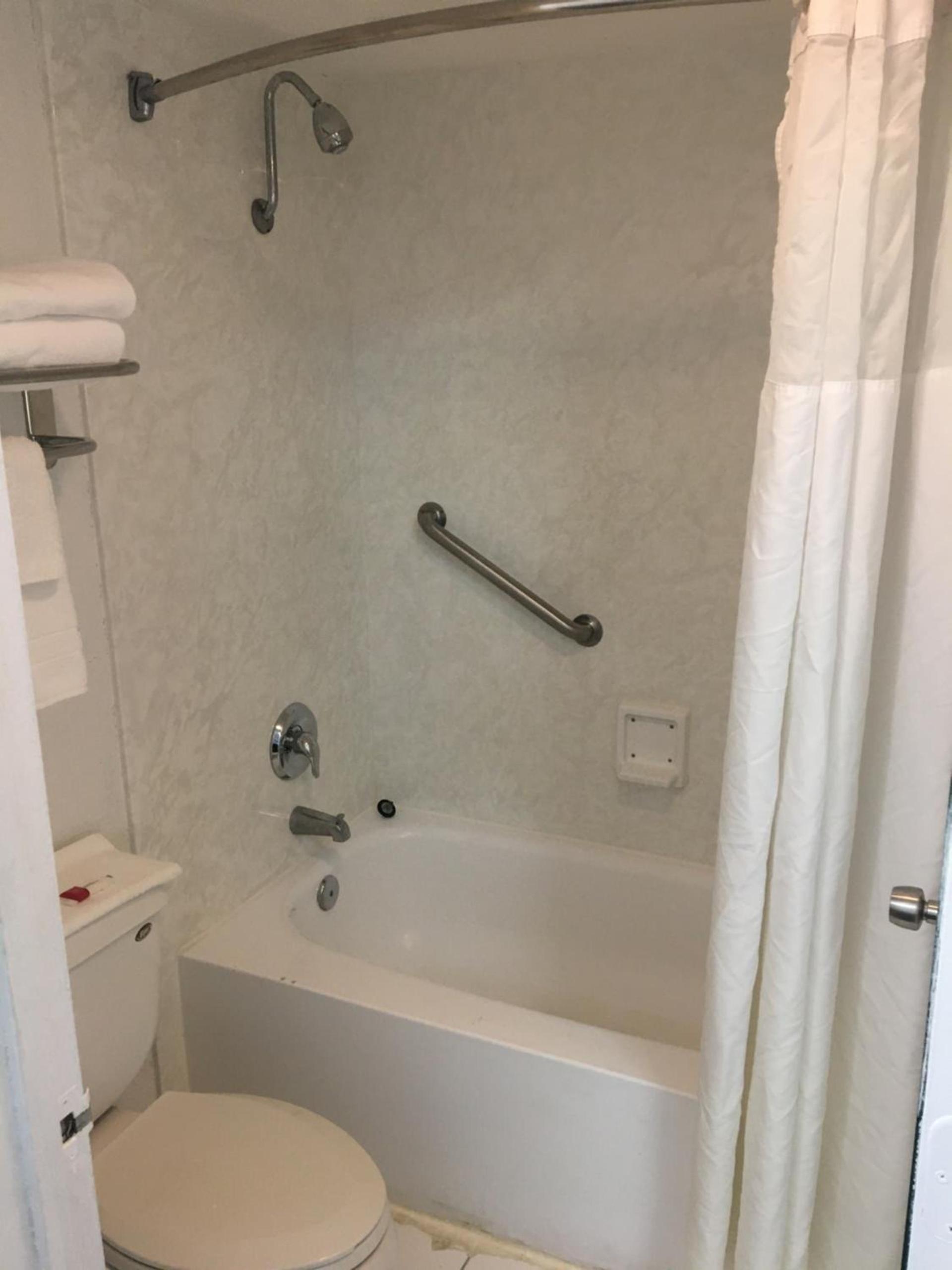 Days Inn by Wyndham Stuart photo 33