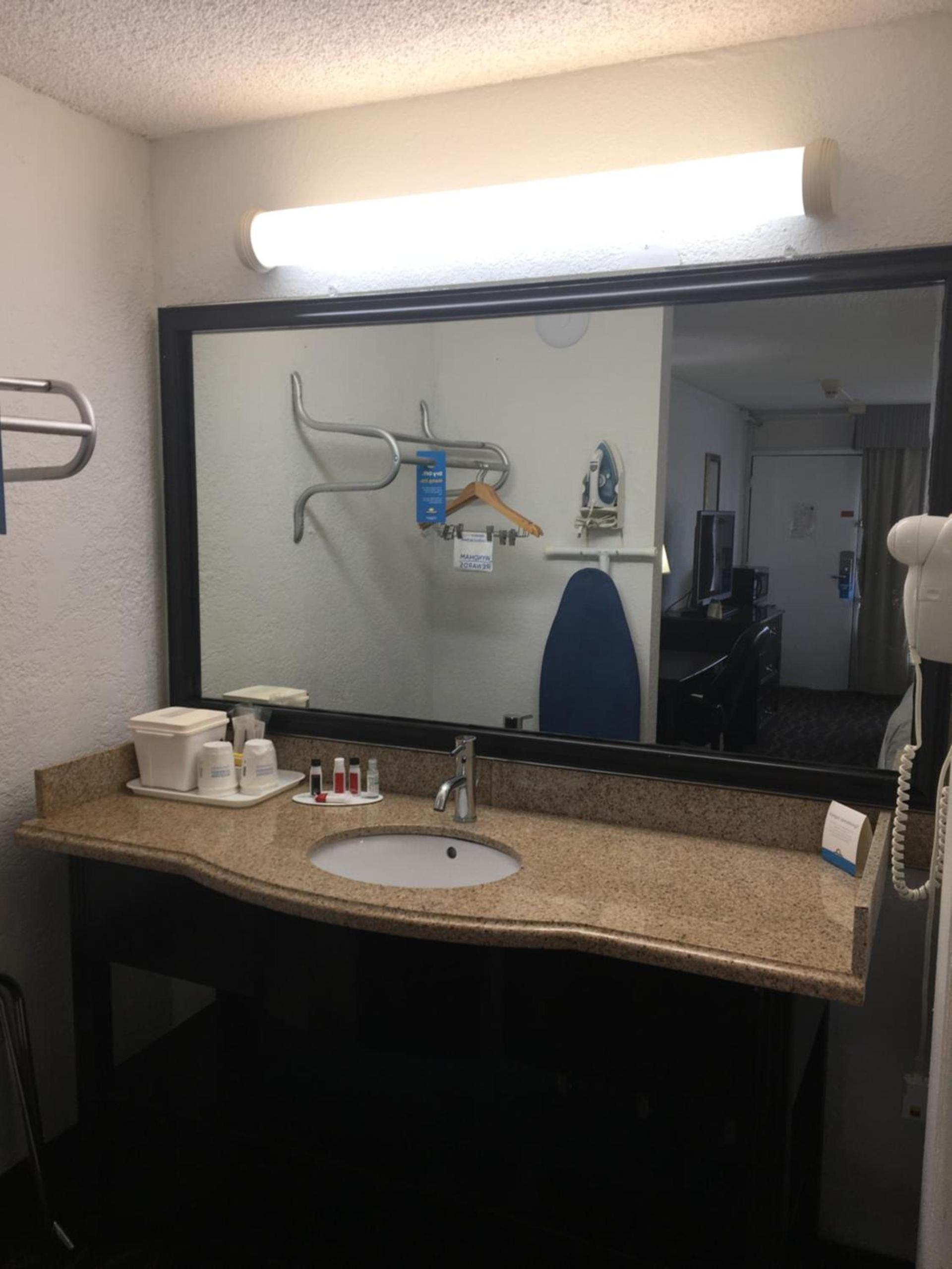 Days Inn by Wyndham Stuart photo 31