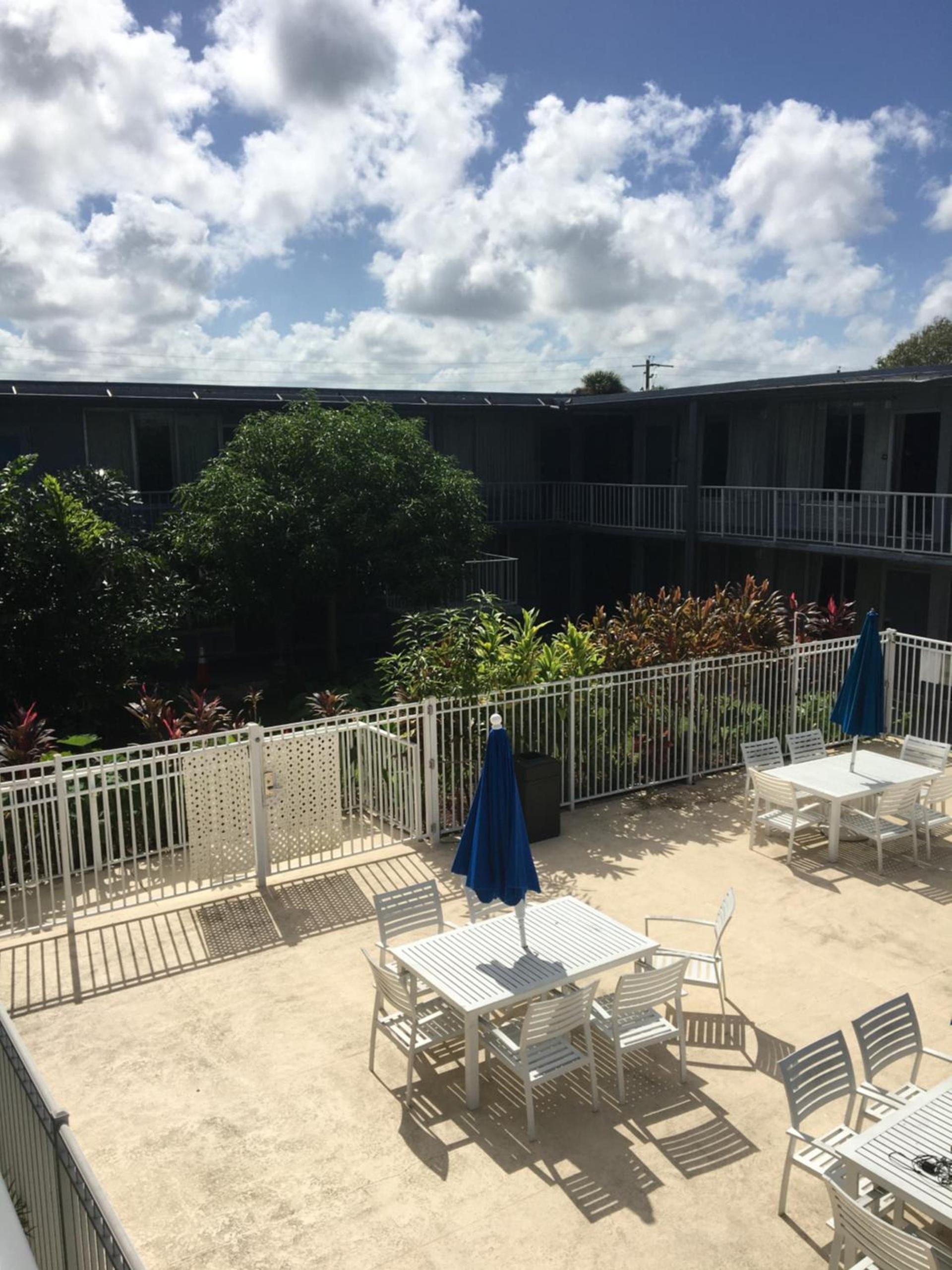 Days Inn by Wyndham Stuart photo 39
