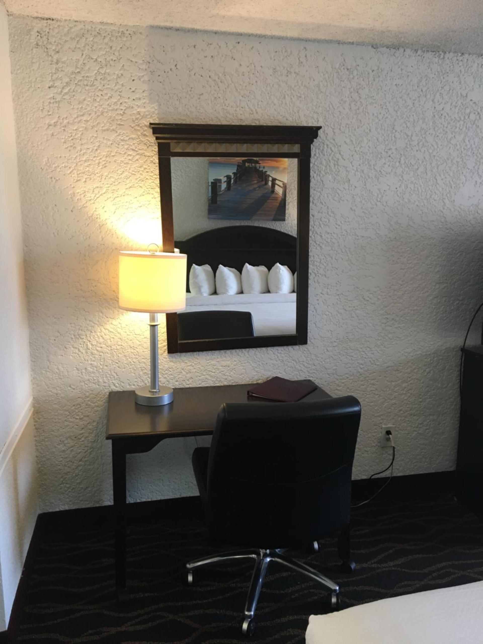 Days Inn by Wyndham Stuart photo 41