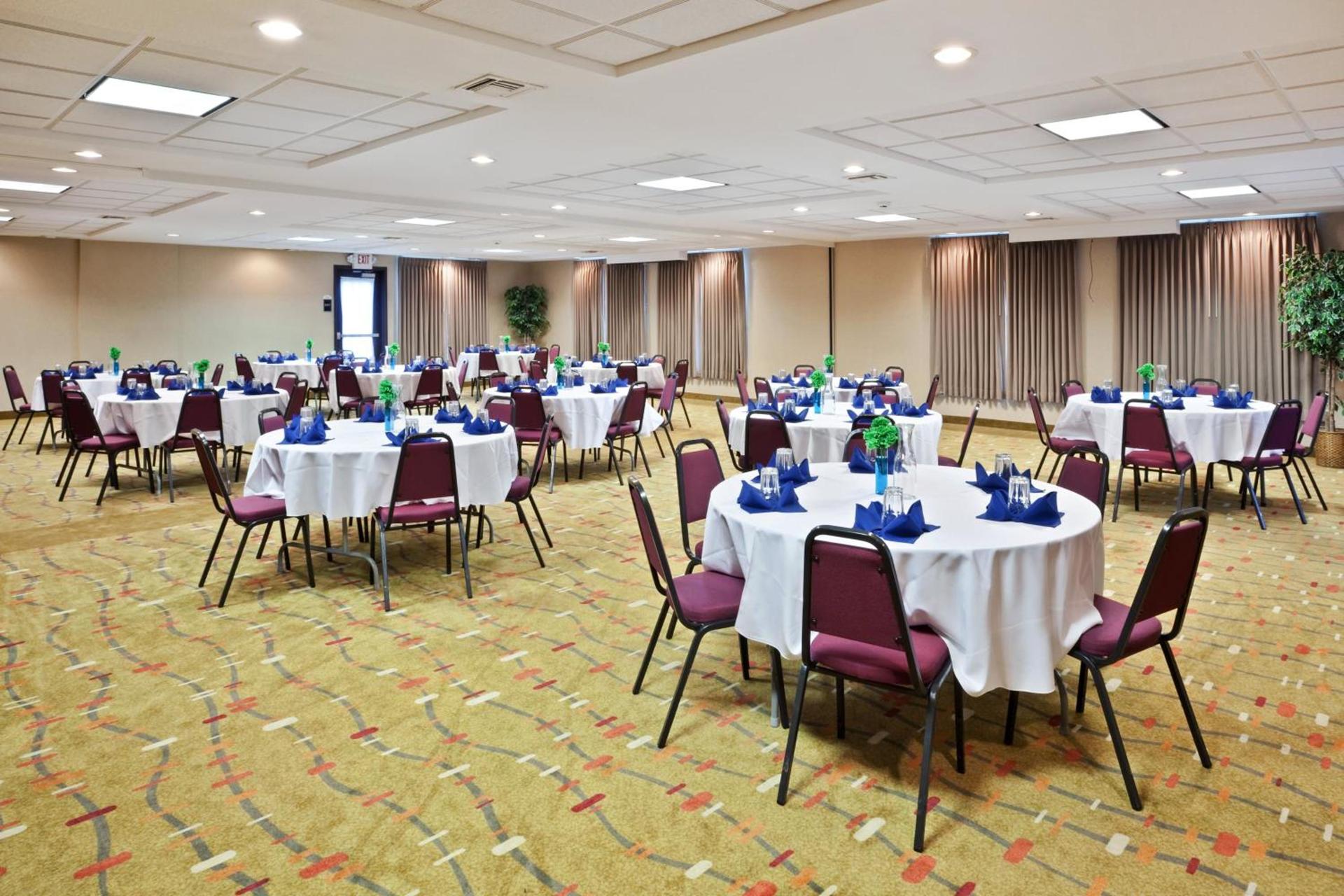 Holiday Inn Express & Suites Albany by IHG photo 43