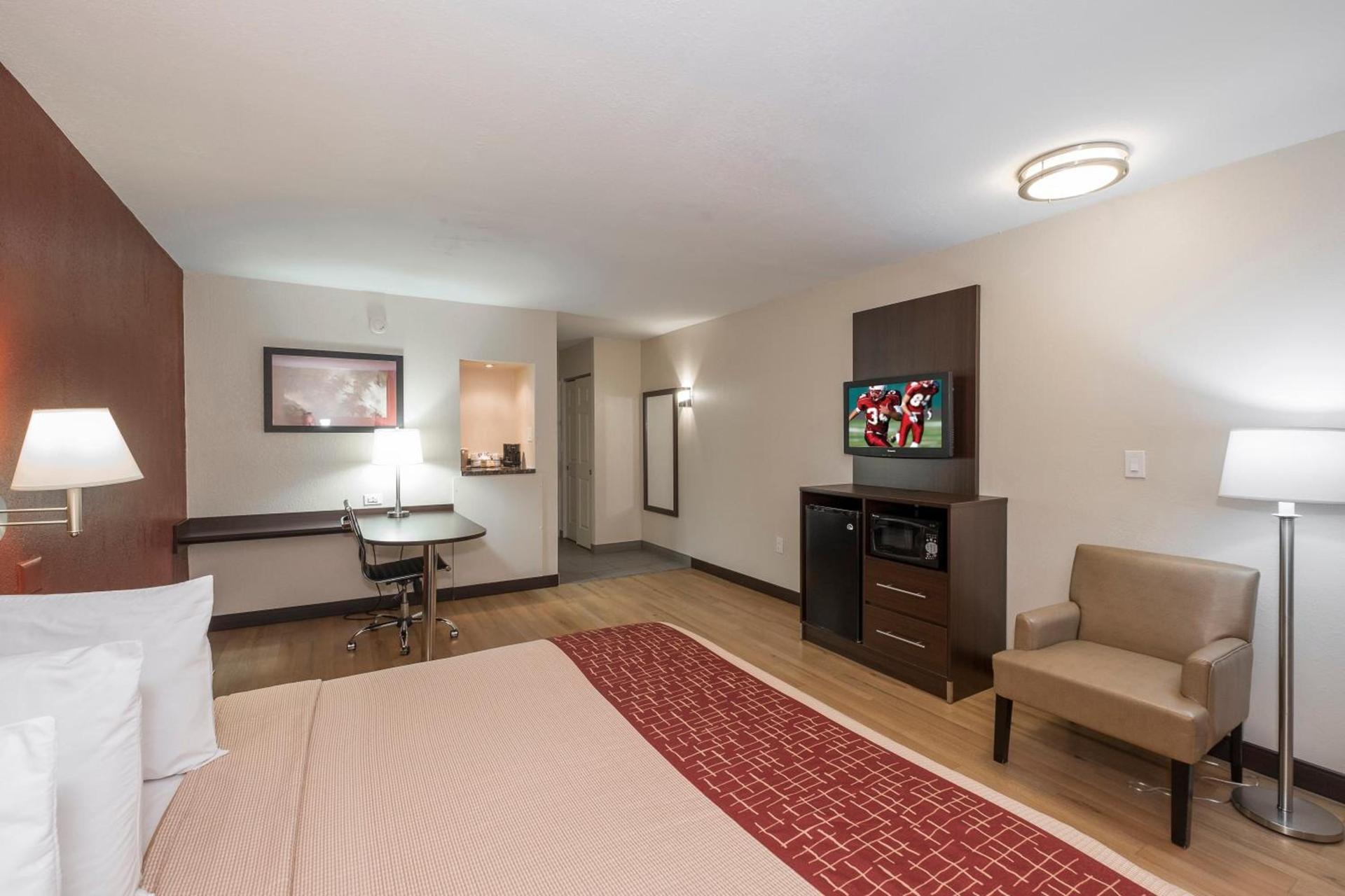 Red Roof Inn PLUS+ Poughkeepsie photo 14