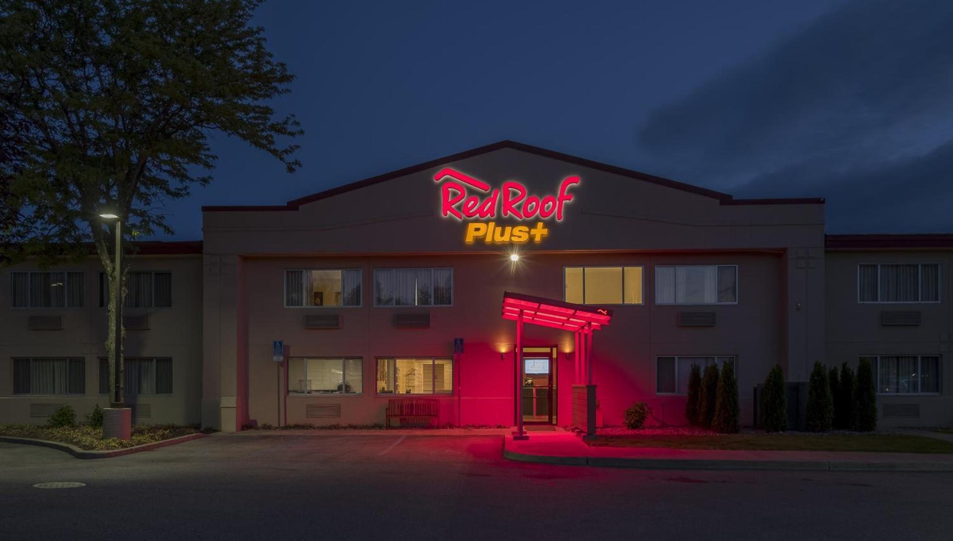 Red Roof Inn PLUS+ Poughkeepsie photo 2