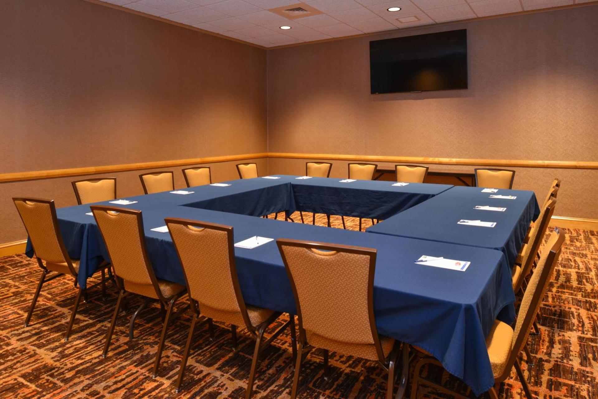 Holiday Inn Express Breezewood by IHG photo 18
