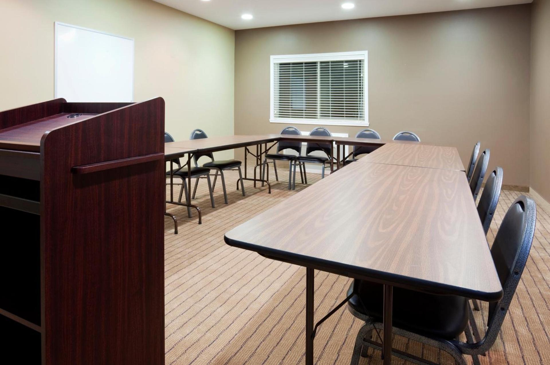 Holiday Inn Express Devils Lake by IHG photo 36