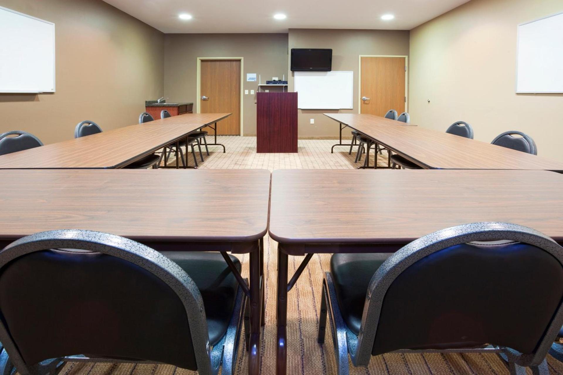 Holiday Inn Express Devils Lake by IHG photo 8