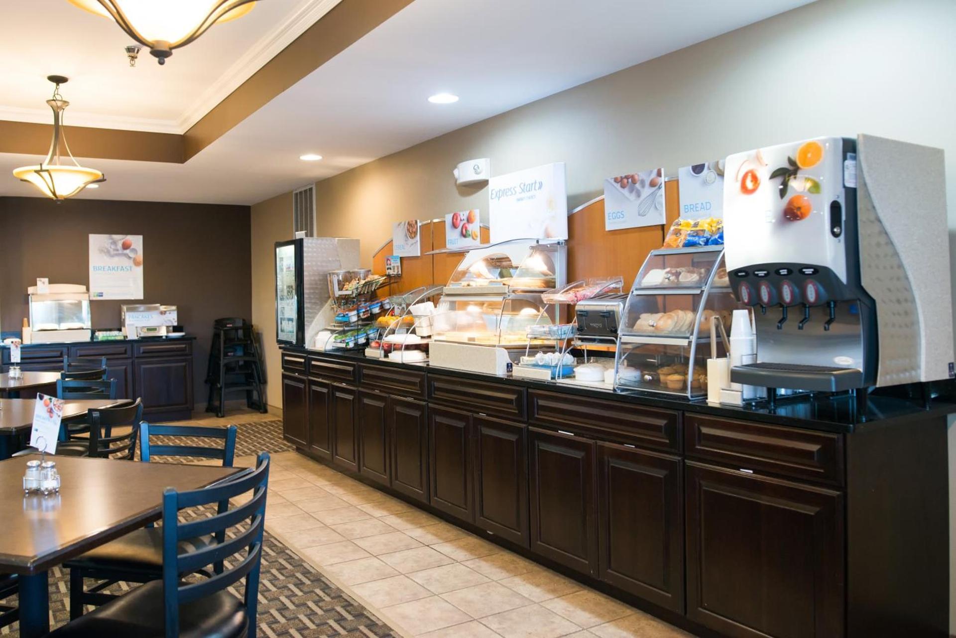 Holiday Inn Express Devils Lake by IHG photo 31