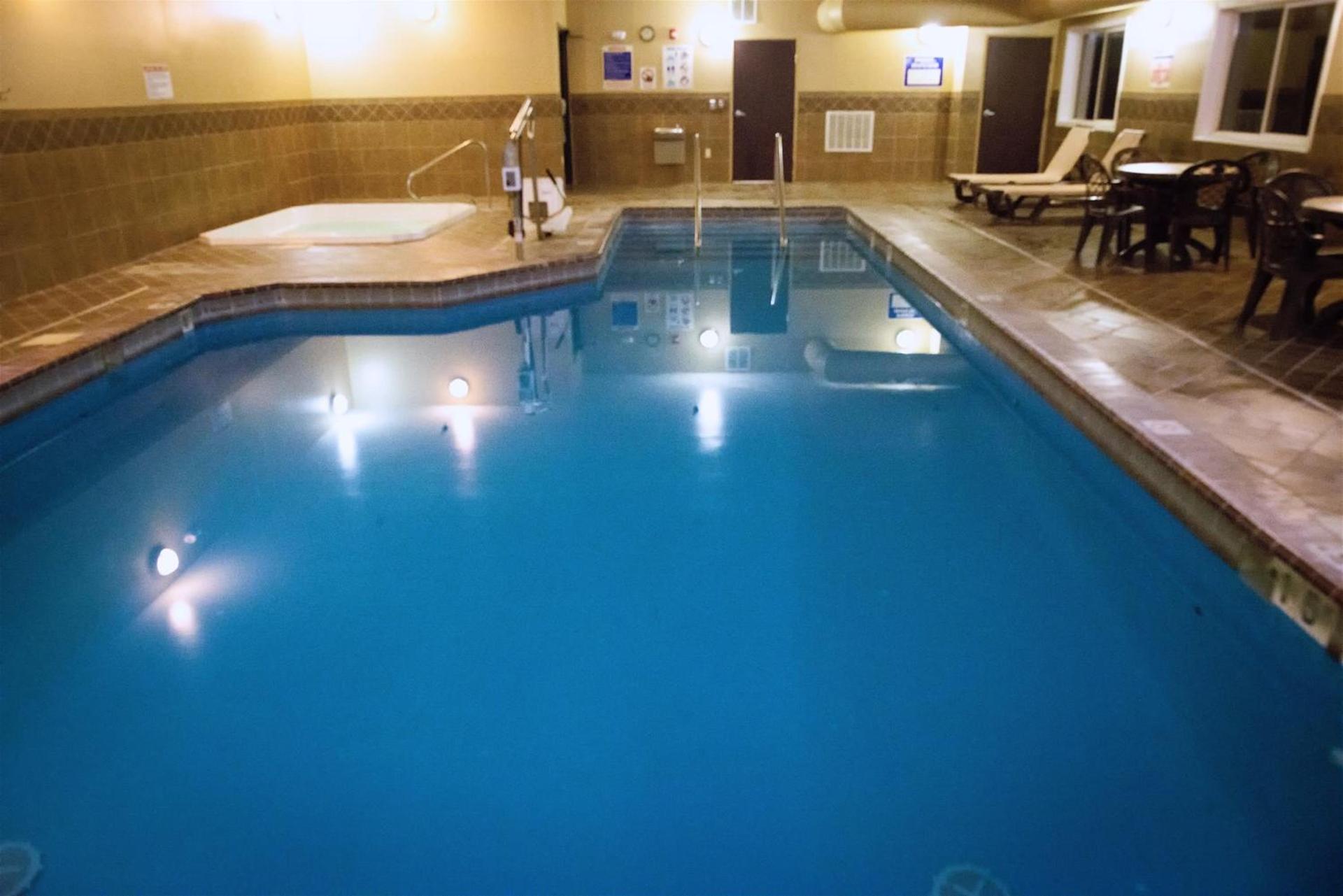 Holiday Inn Express Devils Lake by IHG photo 29