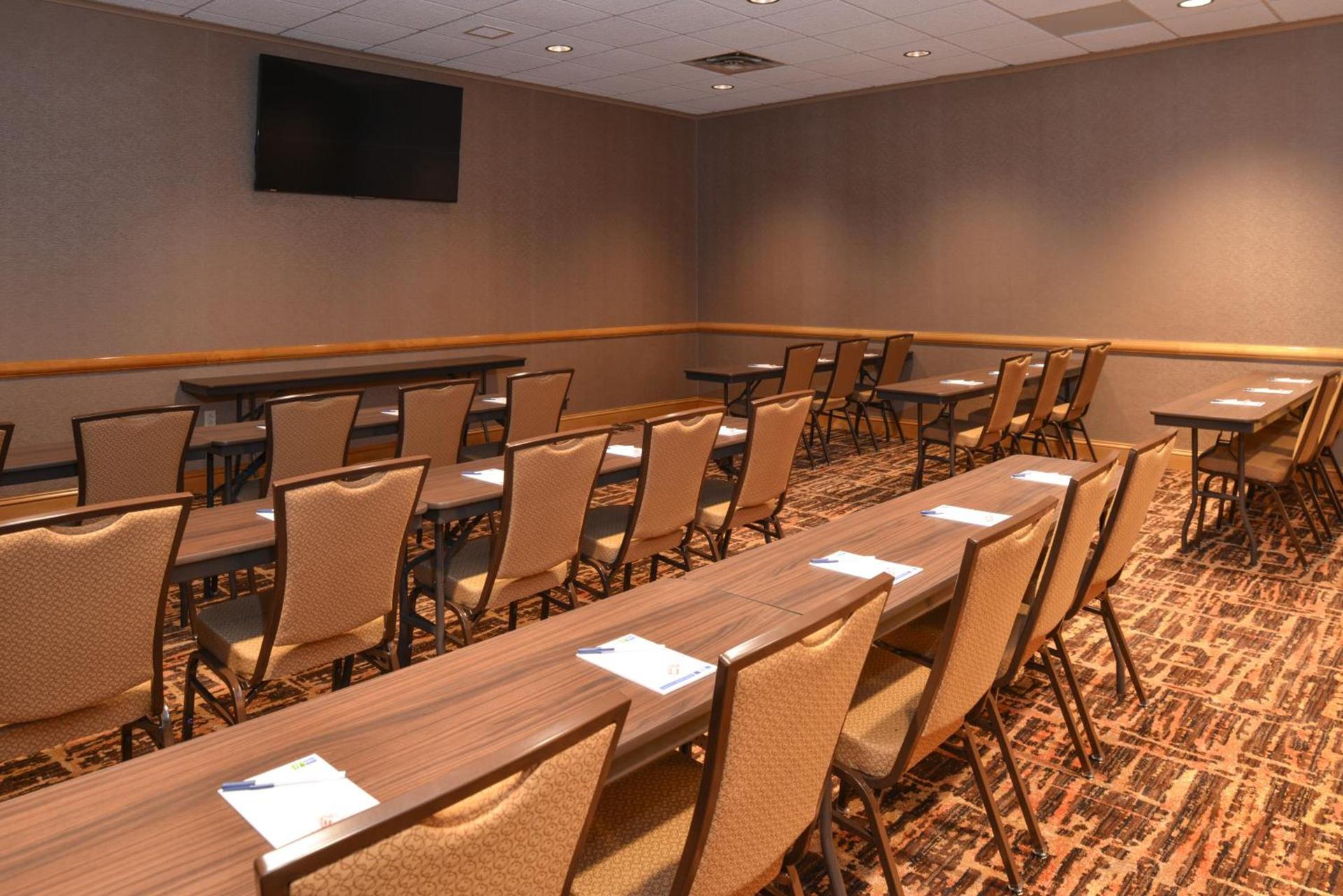Holiday Inn Express Breezewood by IHG photo 28