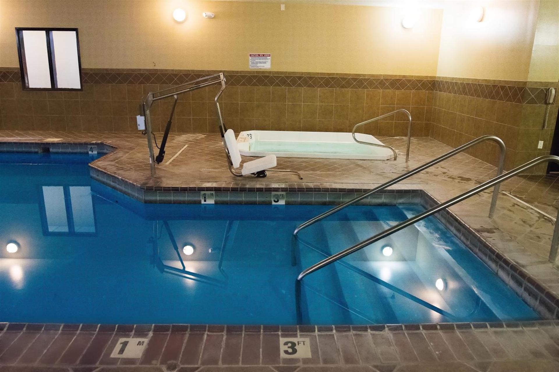Holiday Inn Express Devils Lake by IHG photo 27