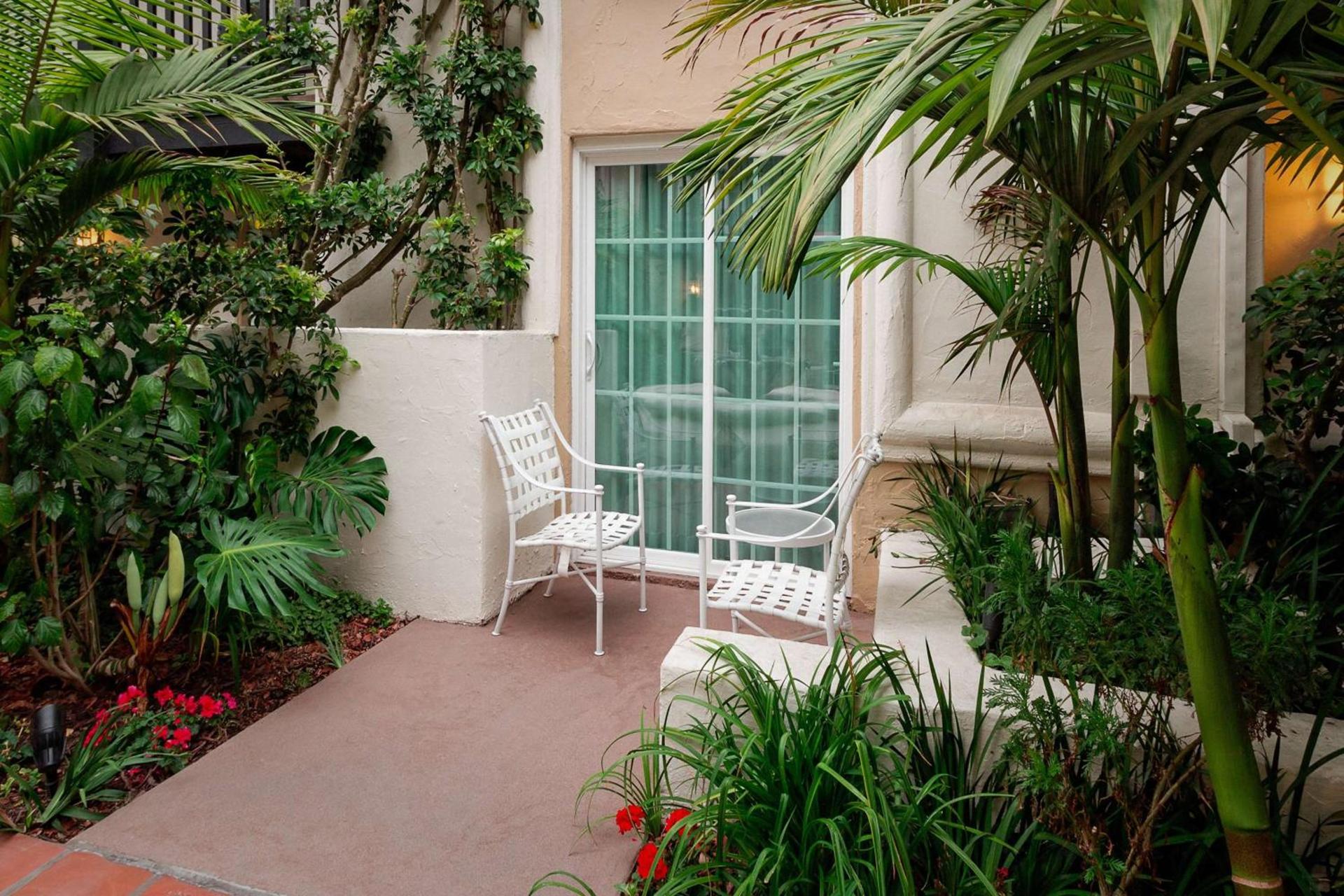 Best Western Plus Carpinteria Inn photo 65