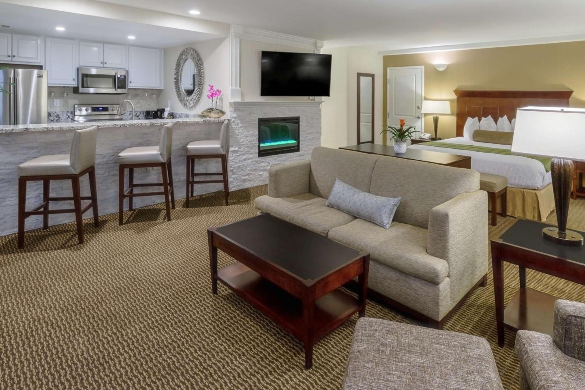 Best Western Plus Carpinteria Inn photo 71