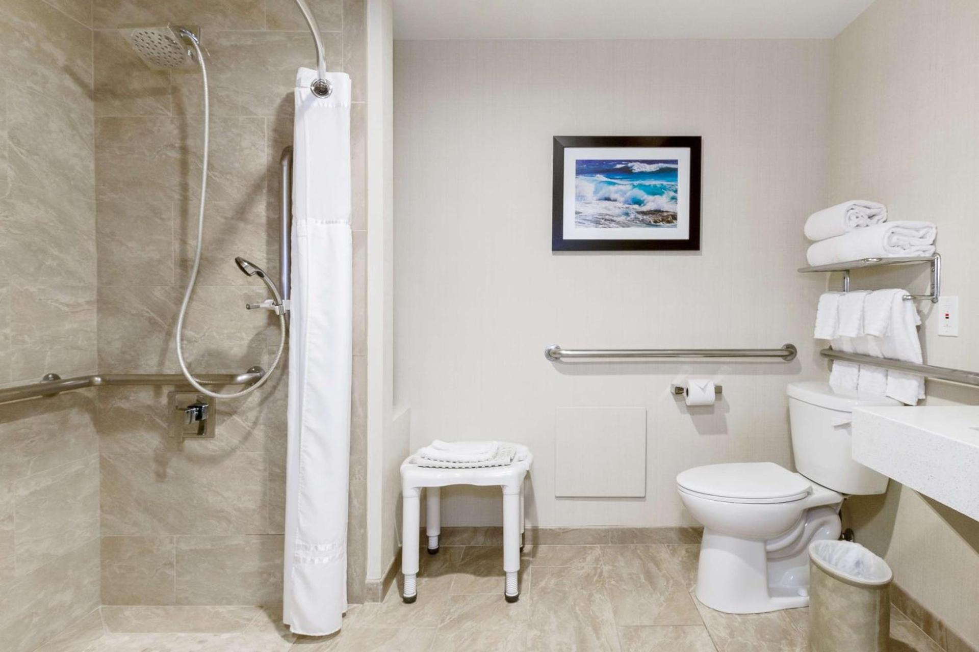 Best Western Plus Carpinteria Inn photo 75