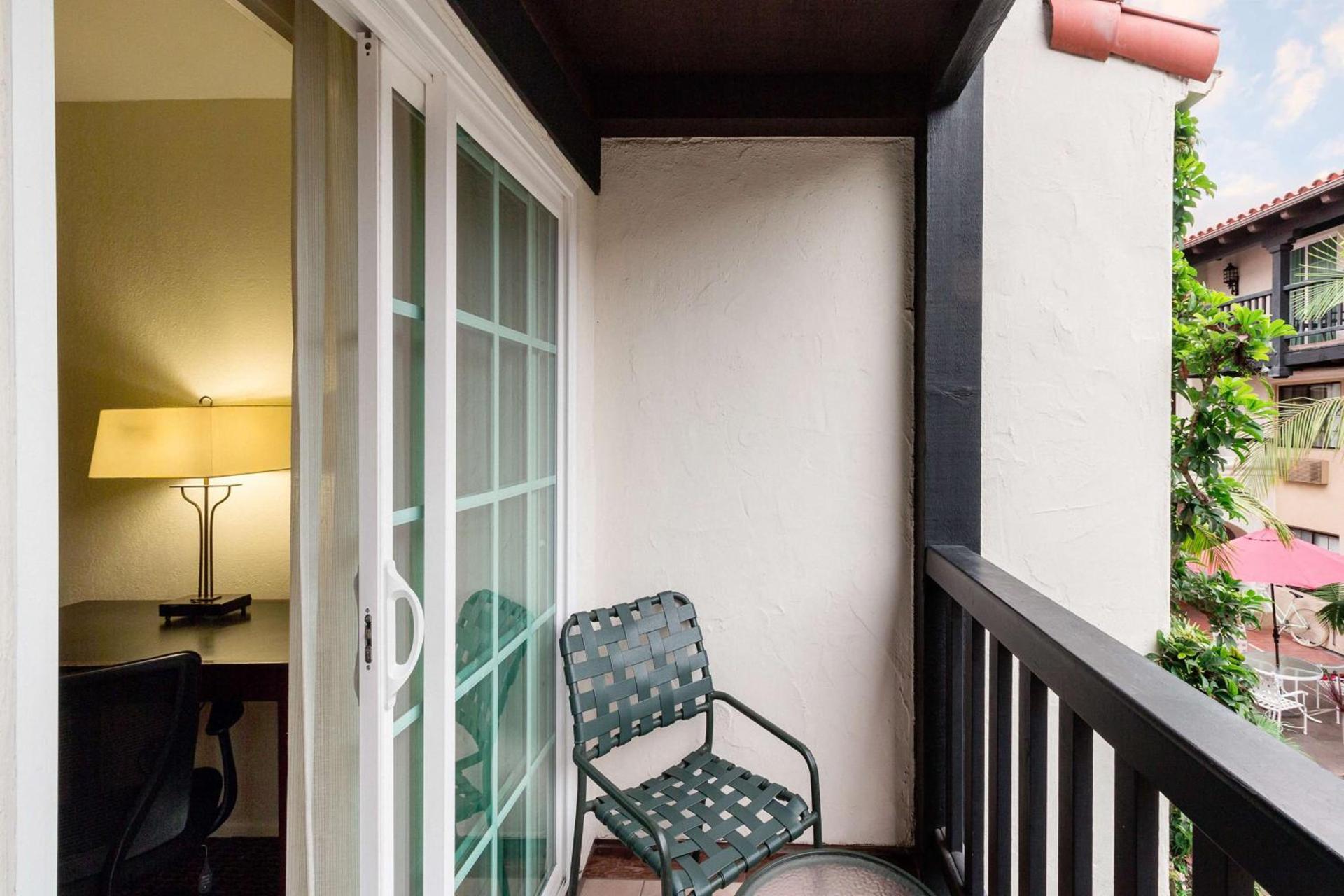Best Western Plus Carpinteria Inn photo 77