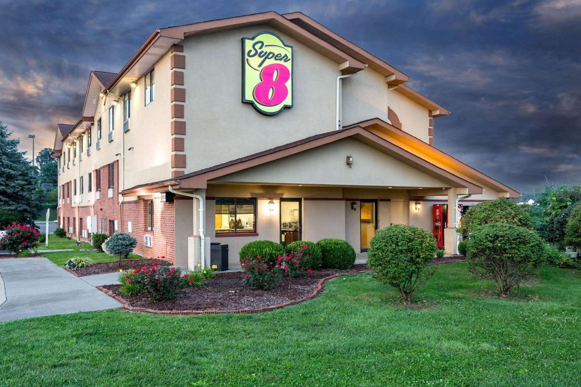 Super 8 by Wyndham Abingdon VA photo 2