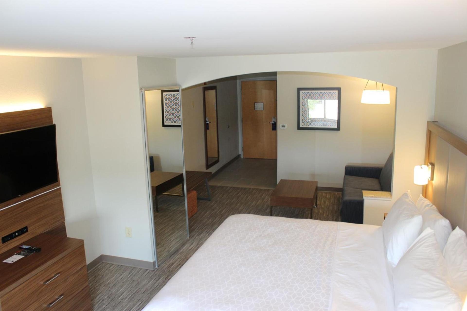 Holiday Inn Express Forest City by IHG photo 34