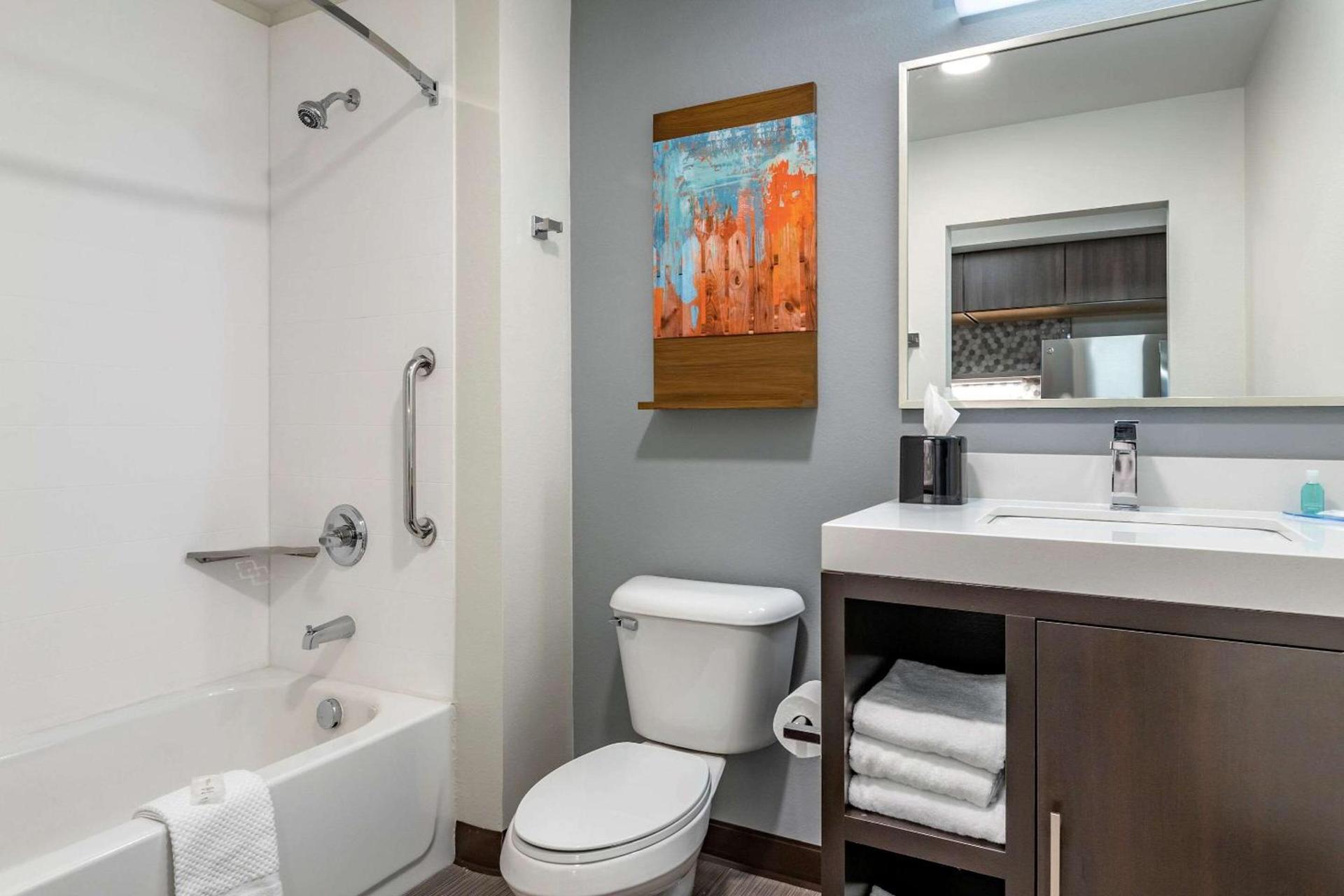 MainStay Suites Waukee-West Des Moines photo 8