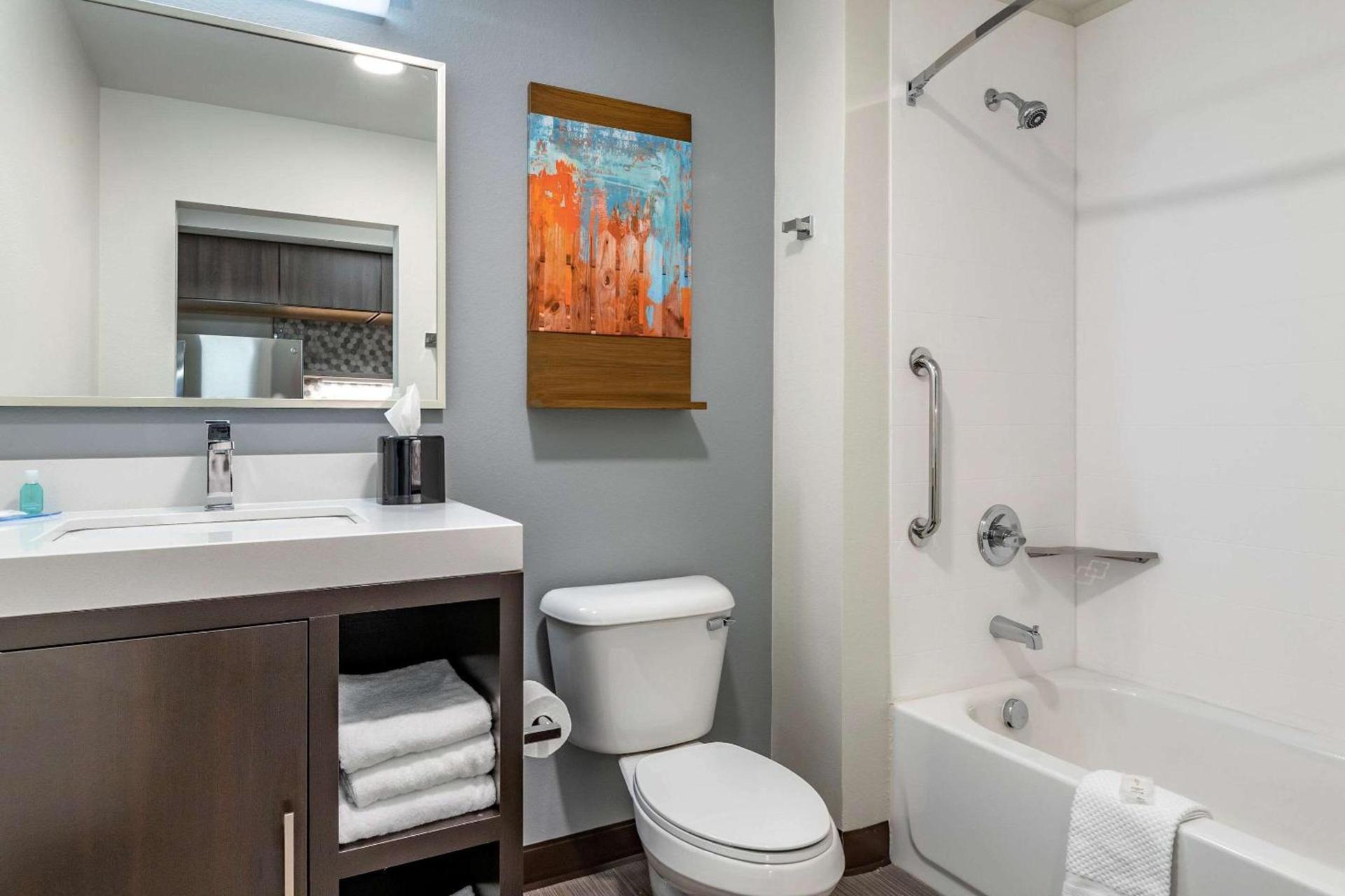 MainStay Suites Waukee-West Des Moines photo 12