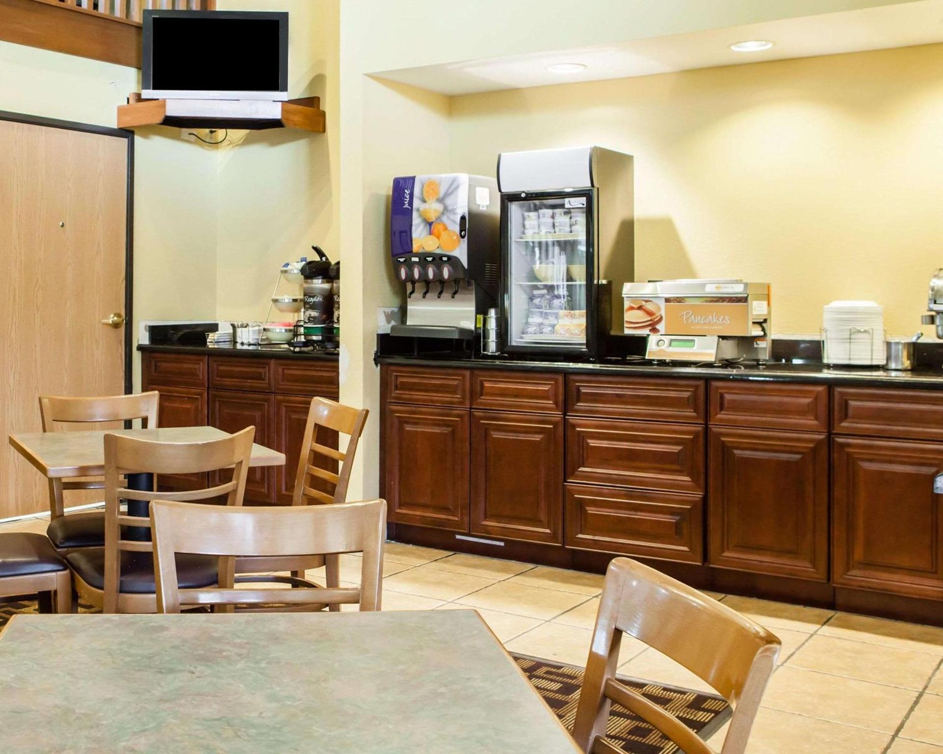 Quality Inn Bolingbrook I-55 photo 30