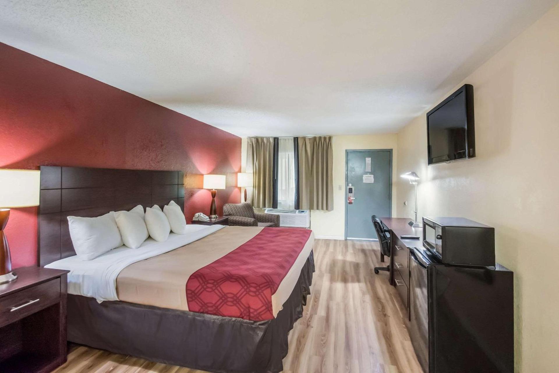 Econo Lodge Kearney - Liberty photo 22