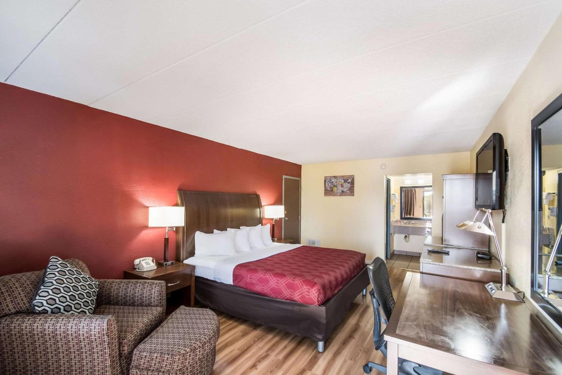 Econo Lodge Kearney - Liberty photo 18