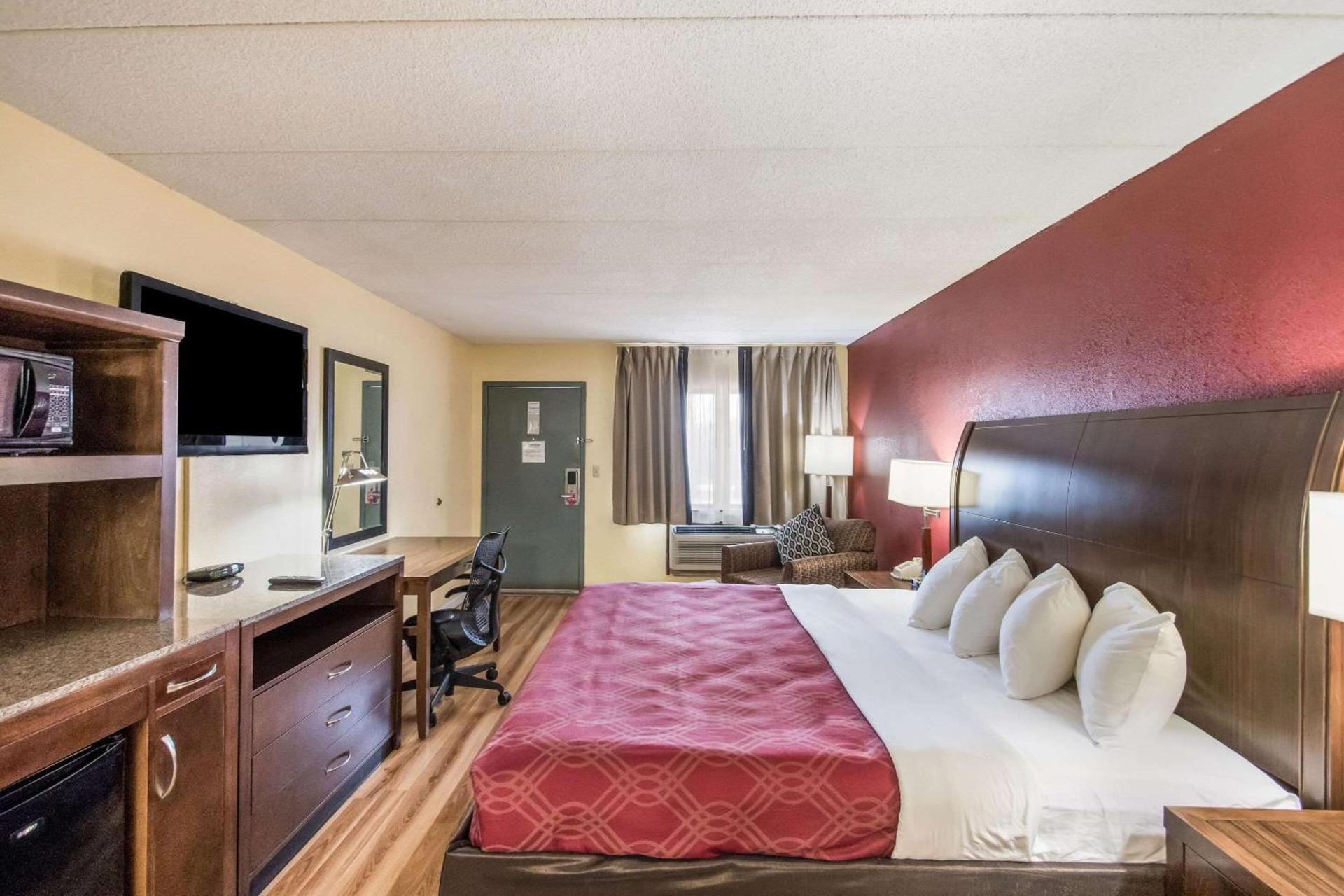 Econo Lodge Kearney - Liberty photo 17