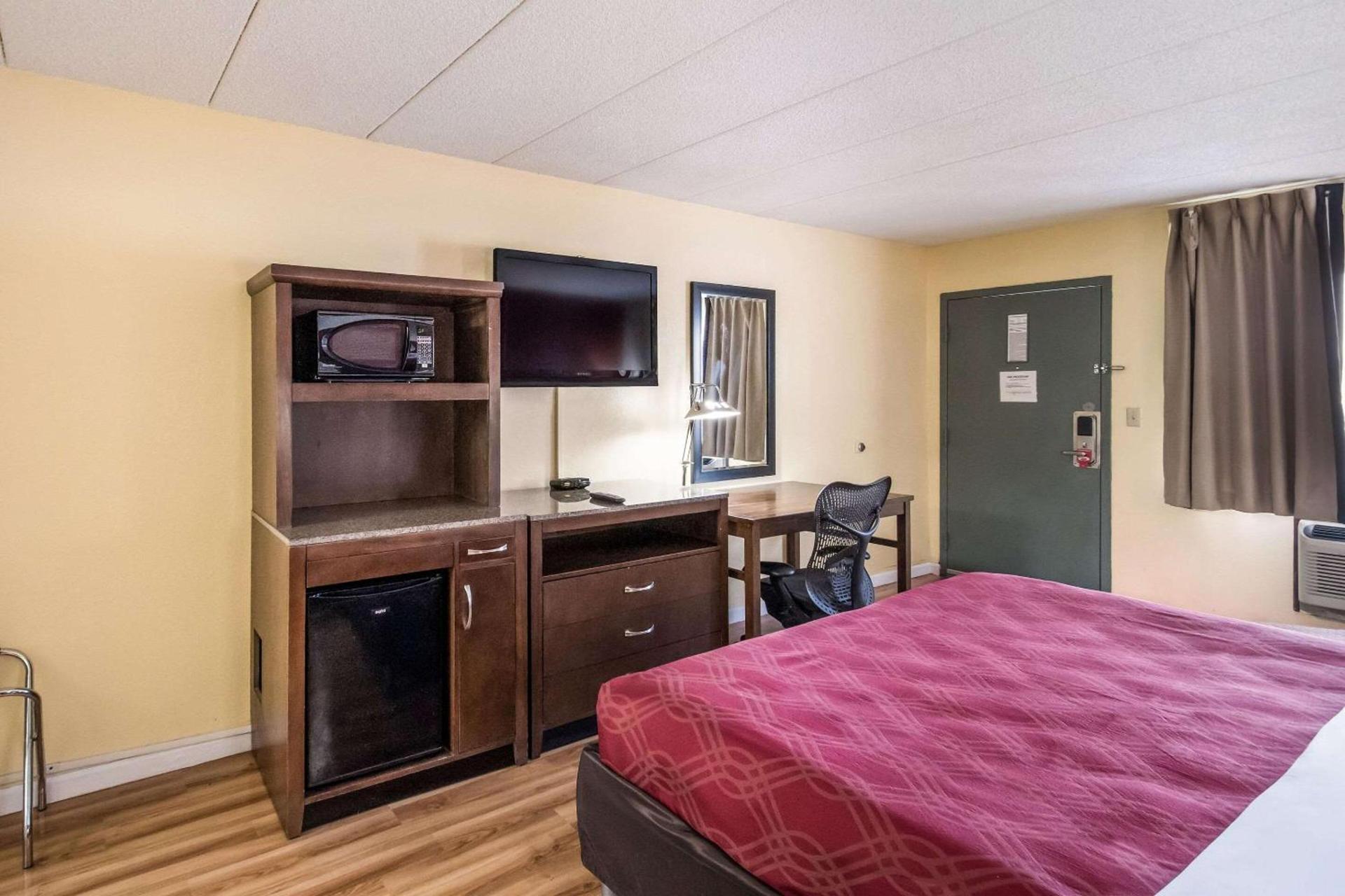 Econo Lodge Kearney - Liberty photo 19