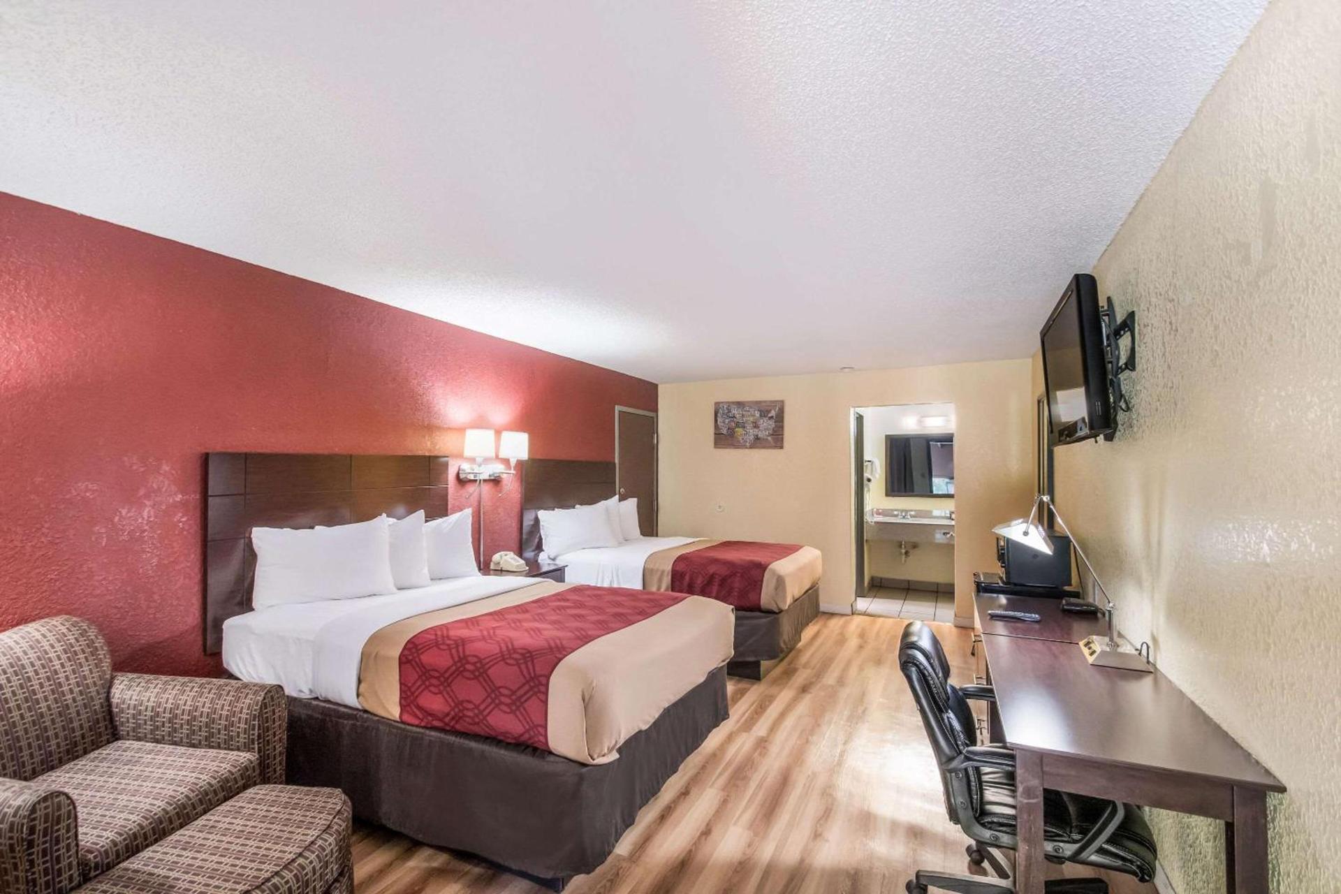 Econo Lodge Kearney - Liberty photo 16
