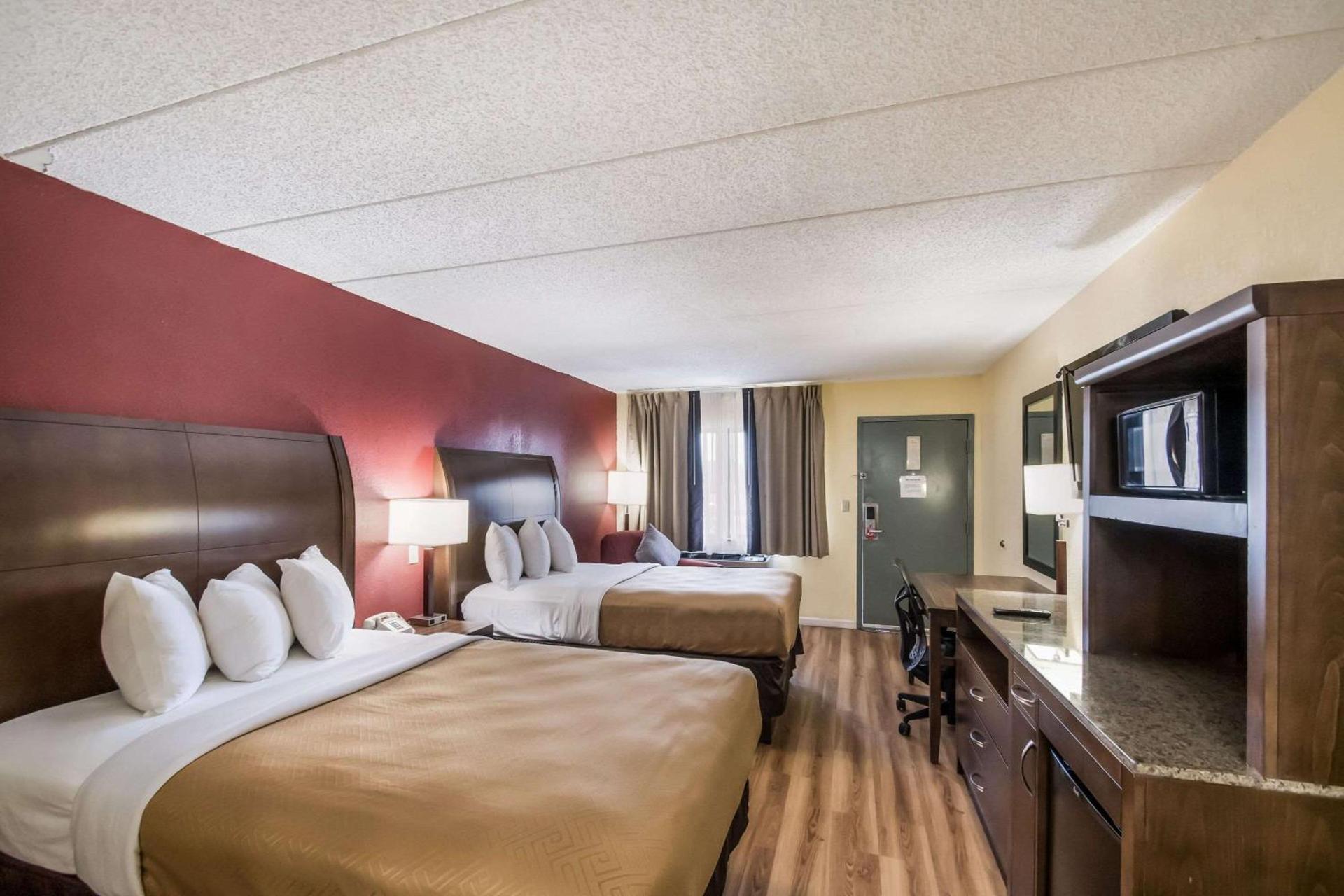 Econo Lodge Kearney - Liberty photo 14