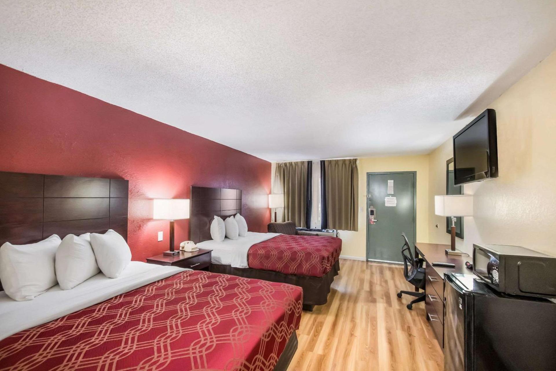 Econo Lodge Kearney - Liberty photo 11