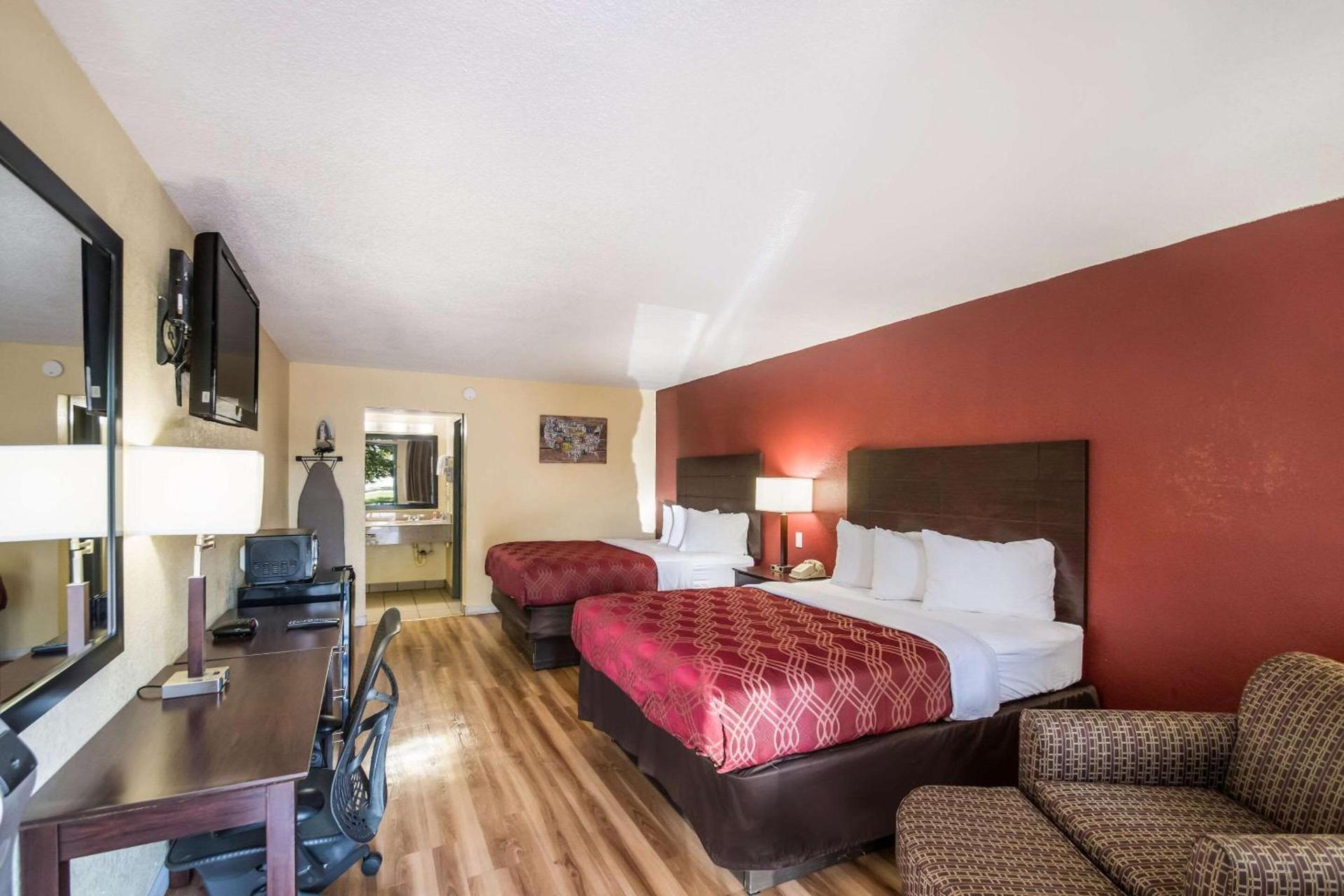 Econo Lodge Kearney - Liberty photo 10