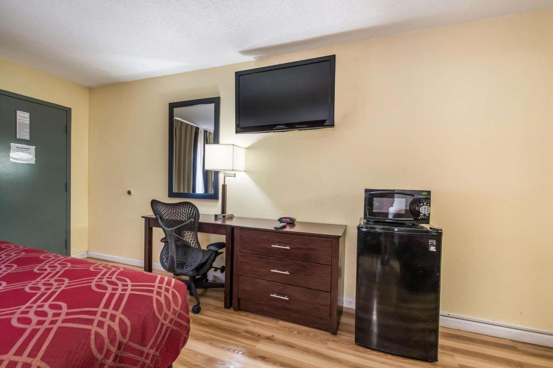 Econo Lodge Kearney - Liberty photo 9