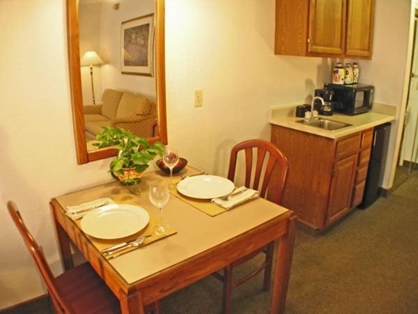 Rosemont Suites photo 2
