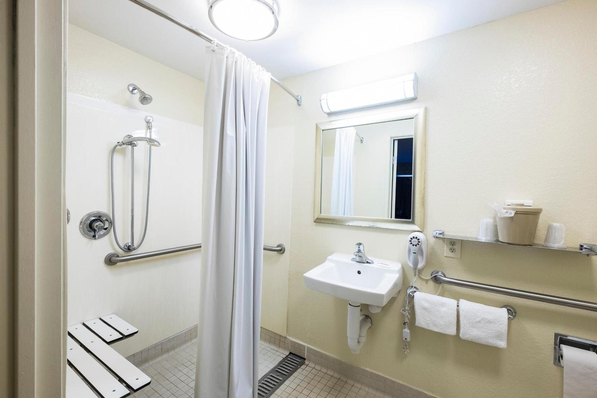 Red Roof Inn Detroit-Rochester Hills/ Auburn Hills photo 25