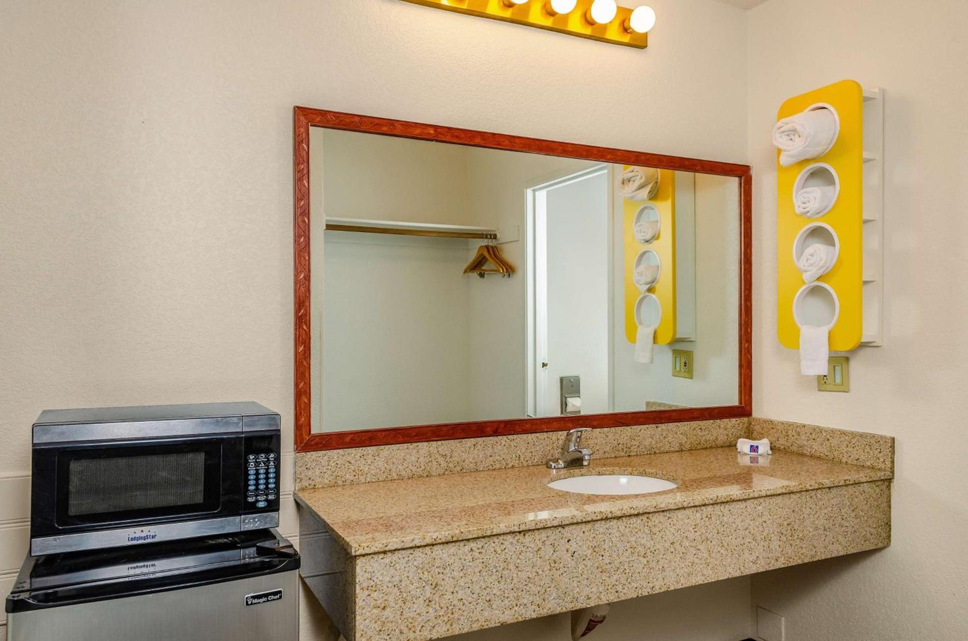 Motel 6 Oakdale, Ca photo 20