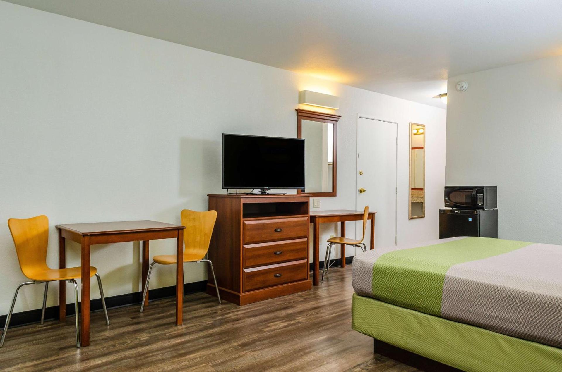 Motel 6 Oakdale, Ca photo 3