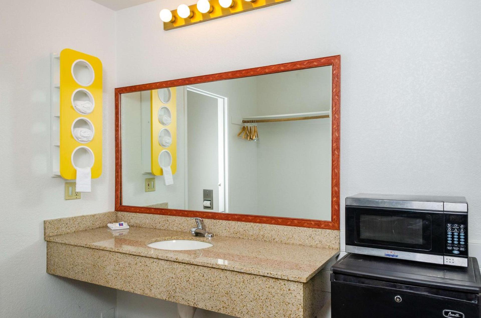 Motel 6 Oakdale, Ca photo 22