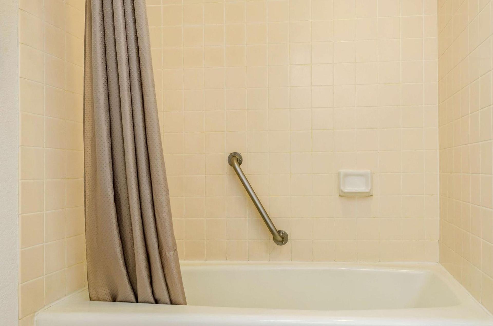 Motel 6 Oakdale, Ca photo 23