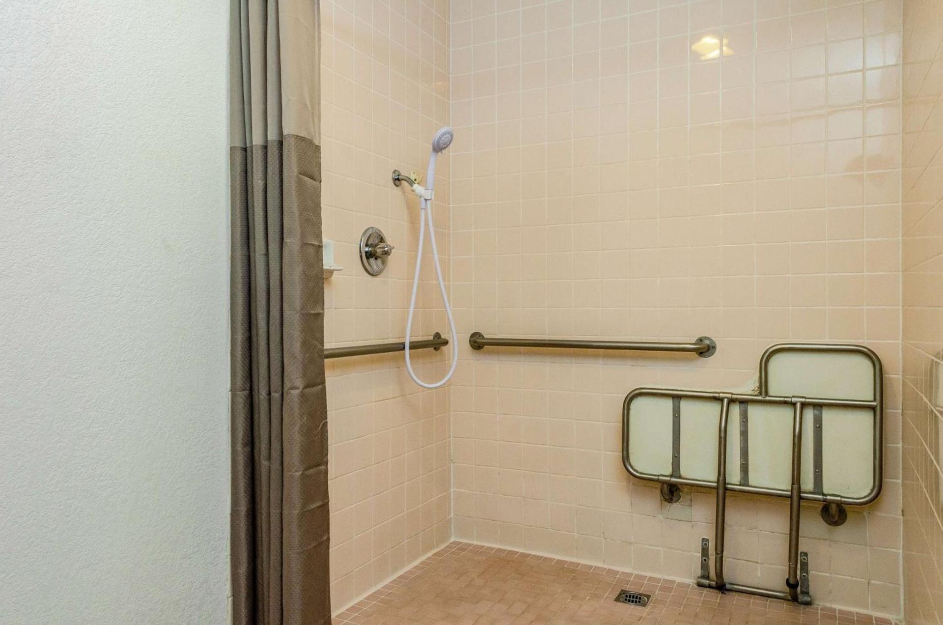Motel 6 Oakdale, Ca photo 24